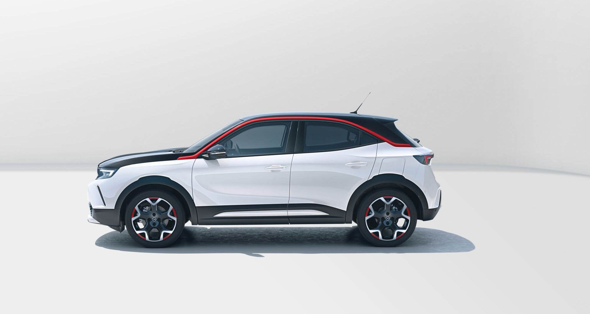 Fehér Opel Mokka